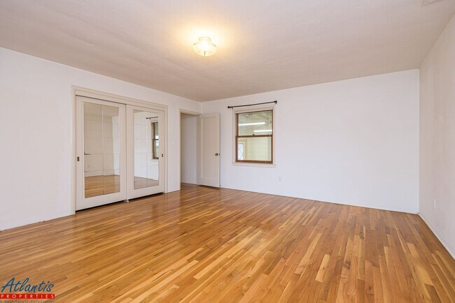 Building Photo - 1385 47th Ave