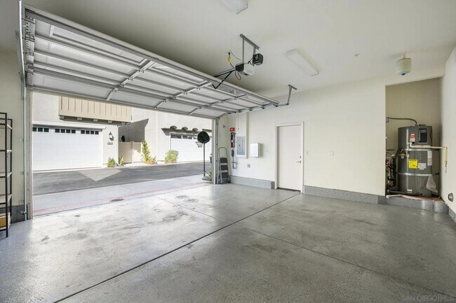 Building Photo - 2612 Babaco St