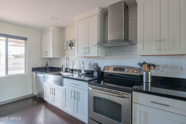 Building Photo - 2101 N 70th Pl