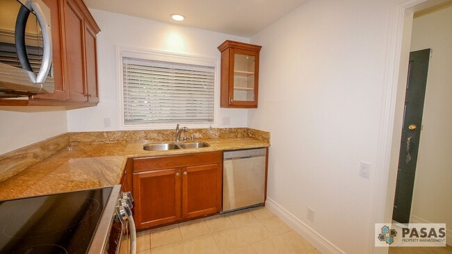 Building Photo - Point Loma Condo - Single-Story End Unit with Sunroom & 2 Covered Parking Spots