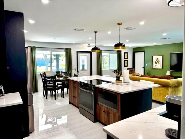 Building Photo - 4101 NW 10th St