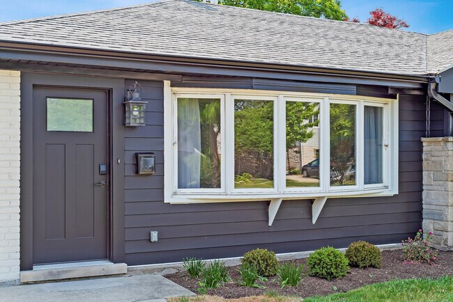Building Photo - 1023 S Wolf Rd