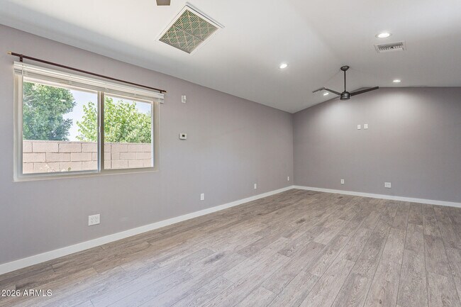 Building Photo - 523 N Pasadena