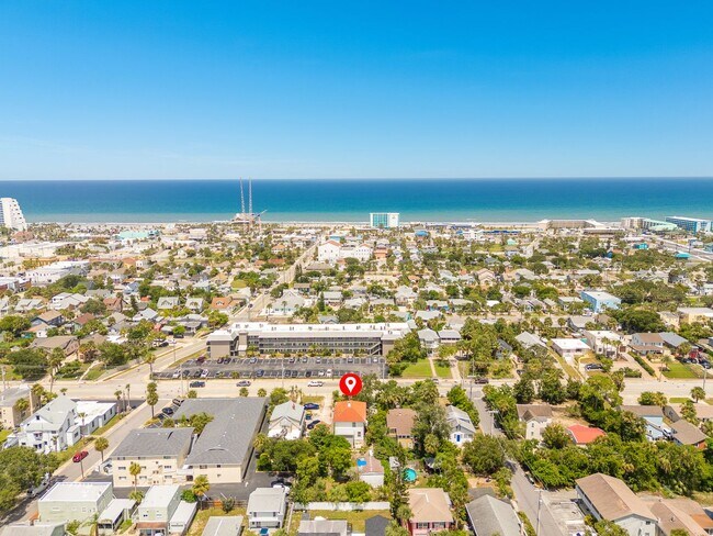 Building Photo - Charming 3 Bedroom, 2 Bathroom Two-Story H...