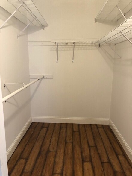 Walk-In Closet - 11345 S Roberts Rd