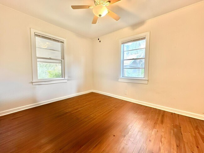 Building Photo - Perfectly-placed 2Bedrooms/1Bath home with sunroom in the heart of Deland!