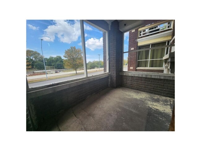 Building Photo - ORIGINAL HARDWOOD FLOORS!!!