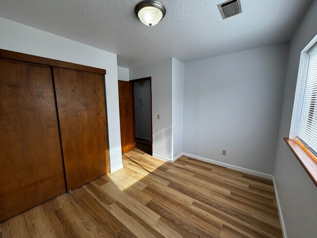 Building Photo - Charming 3 Bedroom 2 Bath home located in Humboldt Hill!