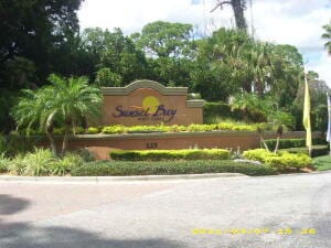 Building Photo - 225 S Tropical Trail