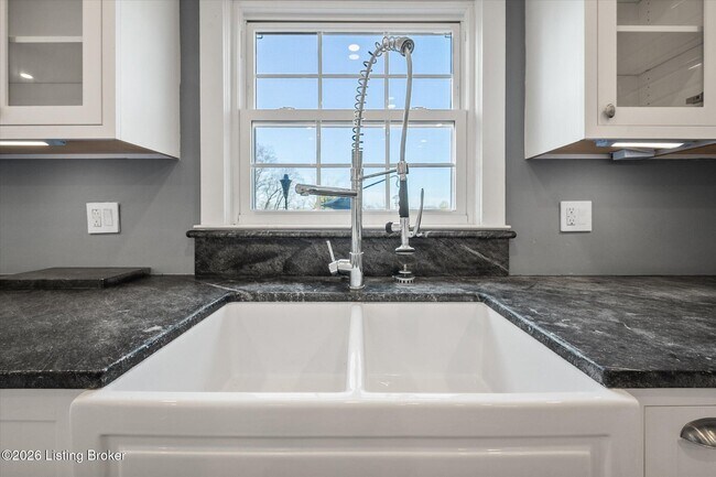 Building Photo - 7008 Foxcroft Pl