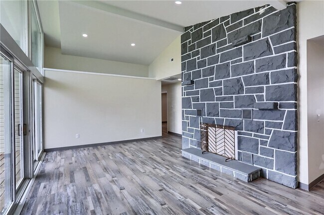 Building Photo - 102 Kathleen Dr