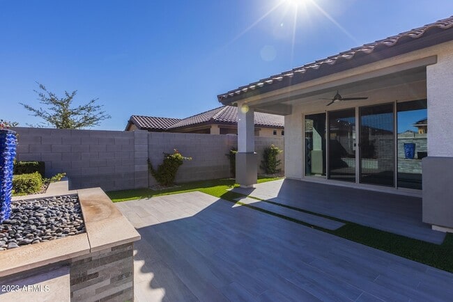 Building Photo - 15292 W Linden St