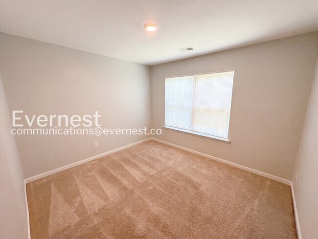 Building Photo - 3 Bed/2.5 Bath Home with Garage / Pet-Friendly / Coming Soon!