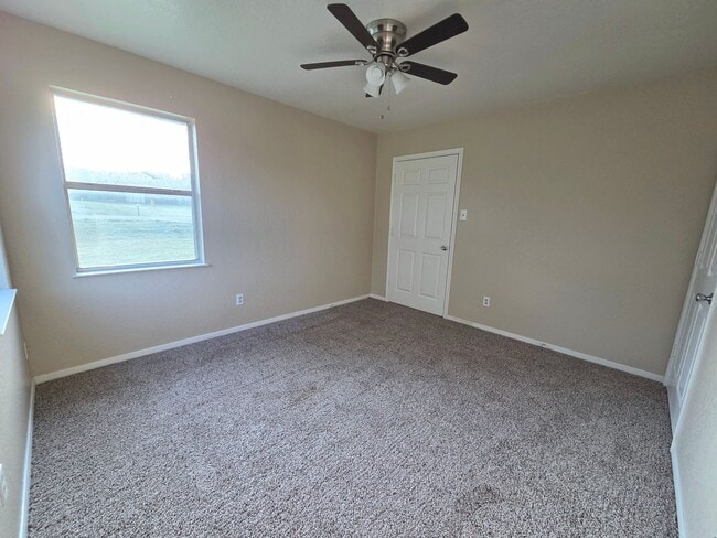 Building Photo - Charming 3-Bed, 2-Bath Country Home in Kem...