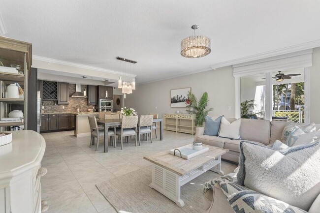 Building Photo - 315 Bay Colony Dr N