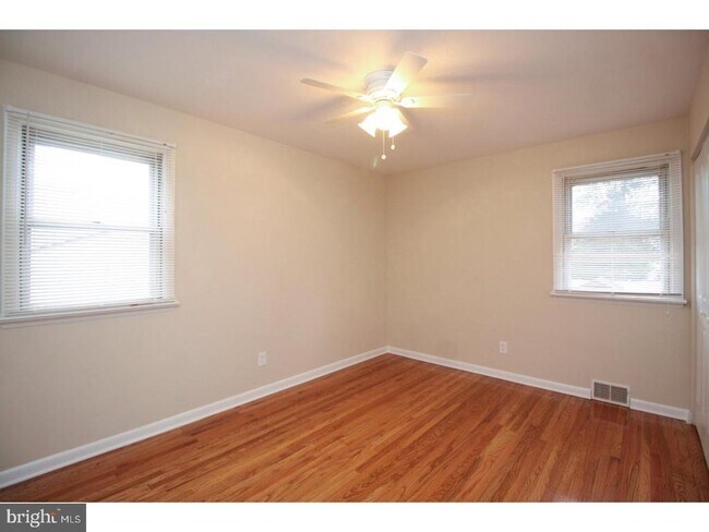 Building Photo - 1525 Cedar Ave
