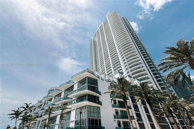 Building Photo - 1331 Brickell Bay Dr