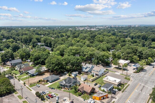 Building Photo - "Charming 1-Bedroom Apartment in a 4-unit ...