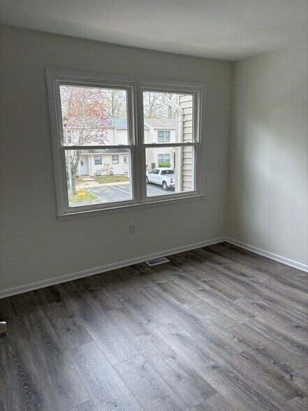 Building Photo - 60 Tavistock Dr