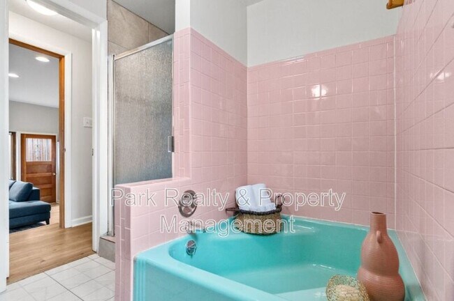 Building Photo - 2742 W Denver Pl