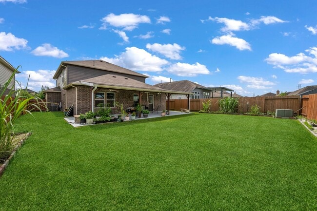 Building Photo - 8831 W Cres Lake Cir