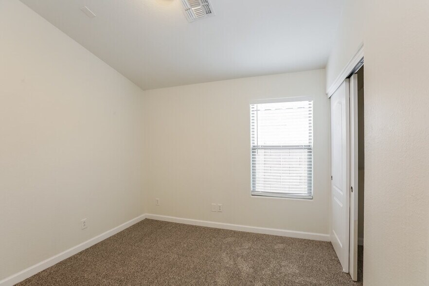 Building Photo - 4715 W Harwell Rd