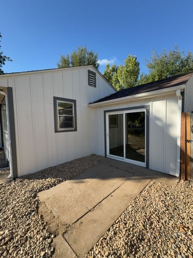Building Photo - REDUCED! Beautifully Updated 3 Bedroom 2 Bath Home on Quiet Cul-De-Sac!!