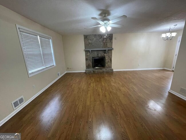 Building Photo - 2596 Woodland Dr NW