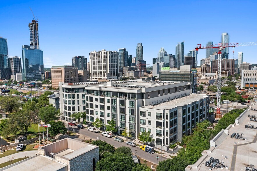 Building Photo - 800 Embassy Dr