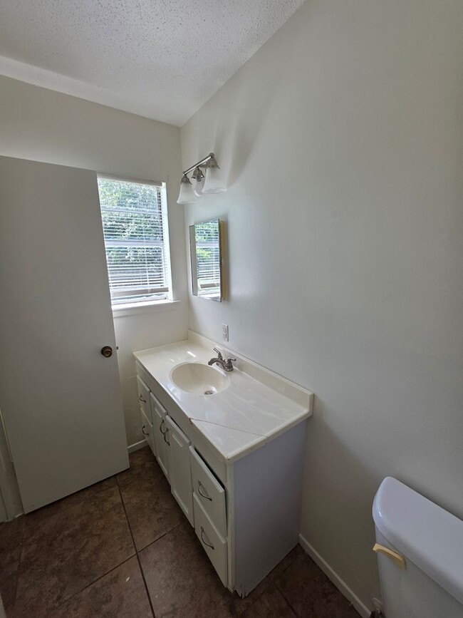 Building Photo - 111 Yelco Dr