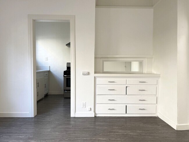 Interior Photo - LB0444 RUBS