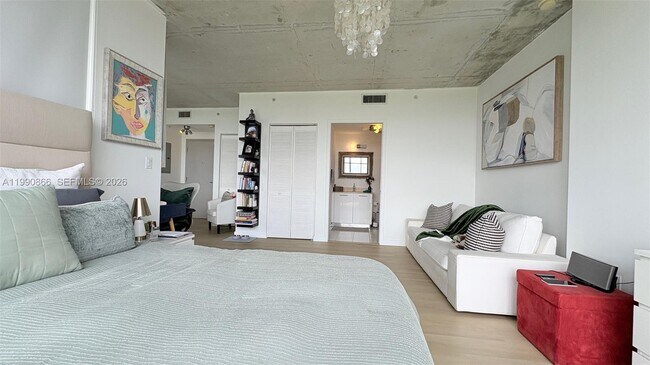 Building Photo - 3451 NE 1st Ave