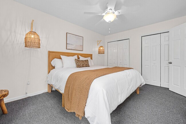 Building Photo - 17462 Front Beach Rd