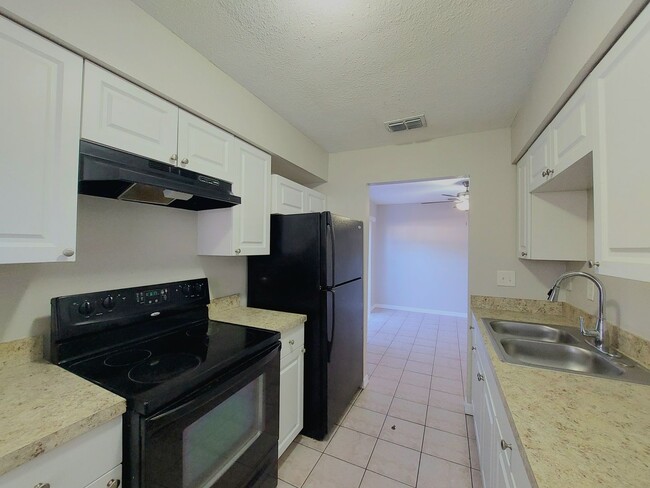 Building Photo - *First Month’s Rent FREE!* Spacious 3 Bedr...