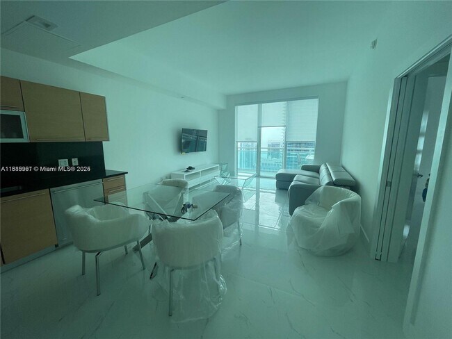 Building Photo - 950 Brickell Bay Dr