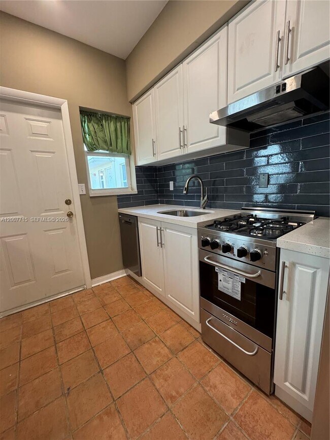 Building Photo - 725 NE 91st St