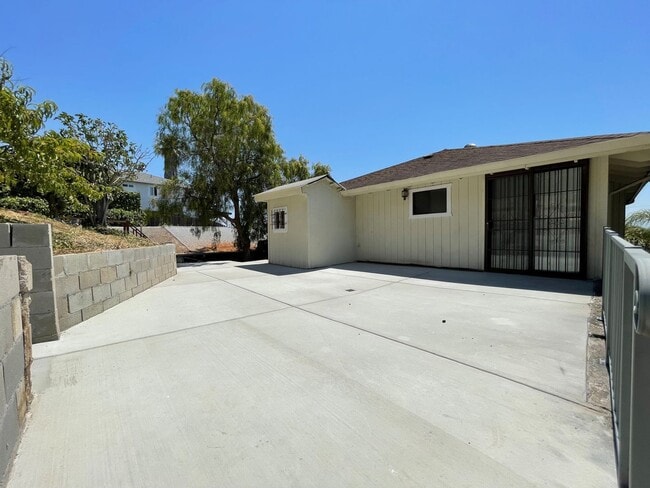 Building Photo - Newly Renovated 4BR / 2.5BA Home with Partial Bay Views.