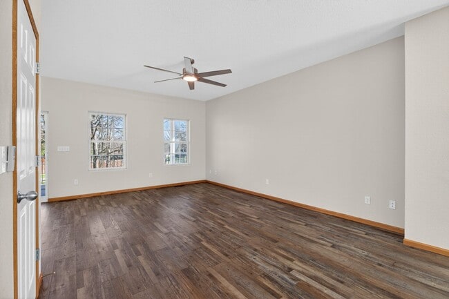 Building Photo - 3 Bedroom 3.5 bath