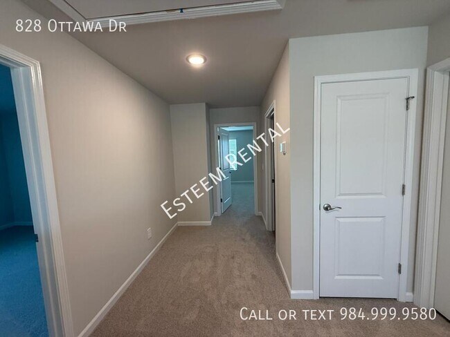 Building Photo - 828 Ottawa Dr