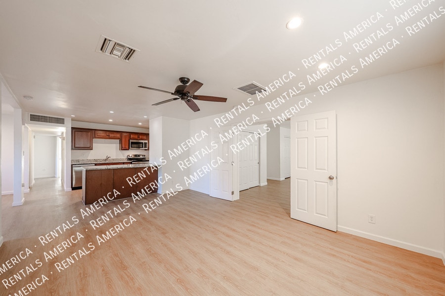 Building Photo - 601 N 73rd Pl