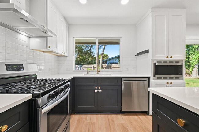 Building Photo - 2307 Deadwood Dr
