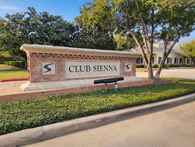 Building Photo - 10411 Deer Branch