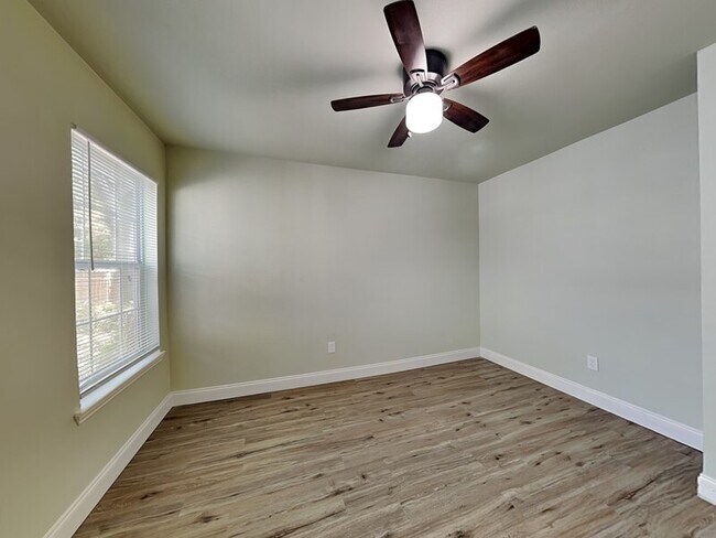 Building Photo - 1330 Marfa Ave