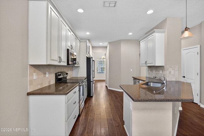 Building Photo - 104 Riachuelo Ln