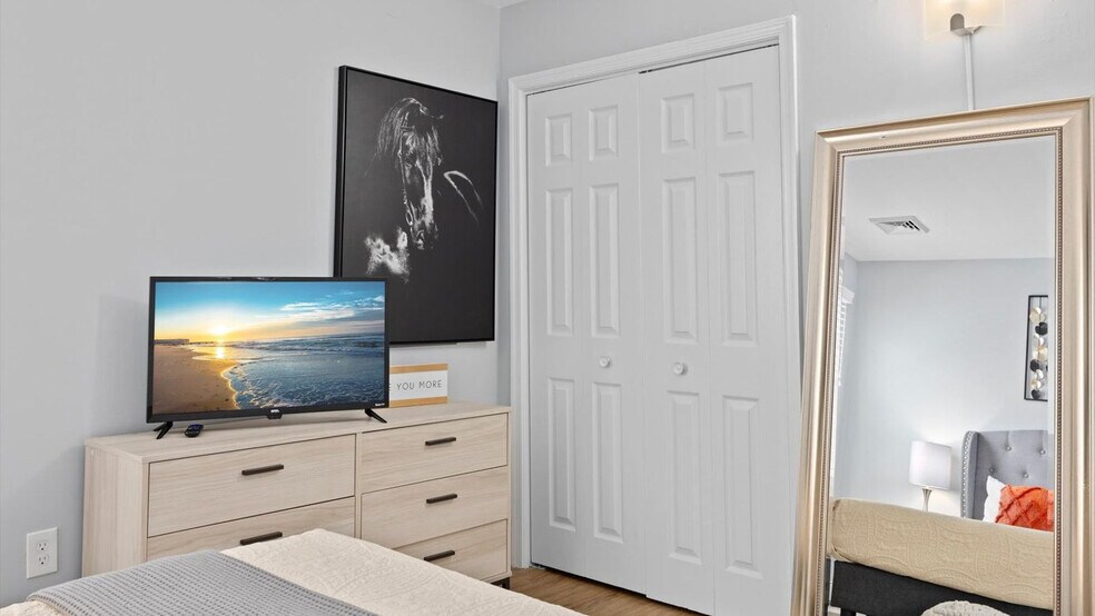 Building Photo - 714 West Ave