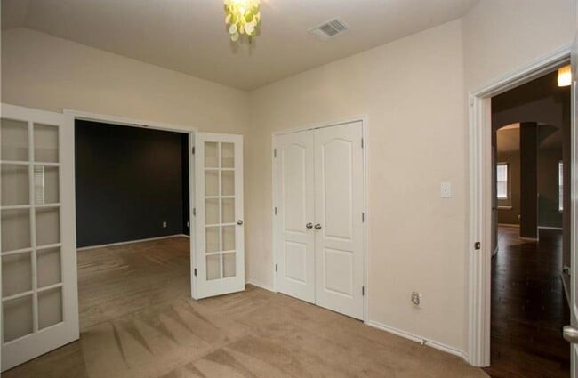 Building Photo - 1052 Hot Spring Valley