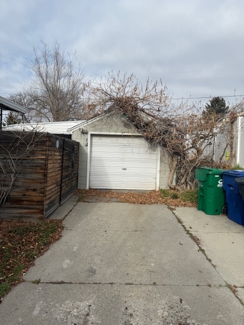 Building Photo - 2727 E Louise Ave