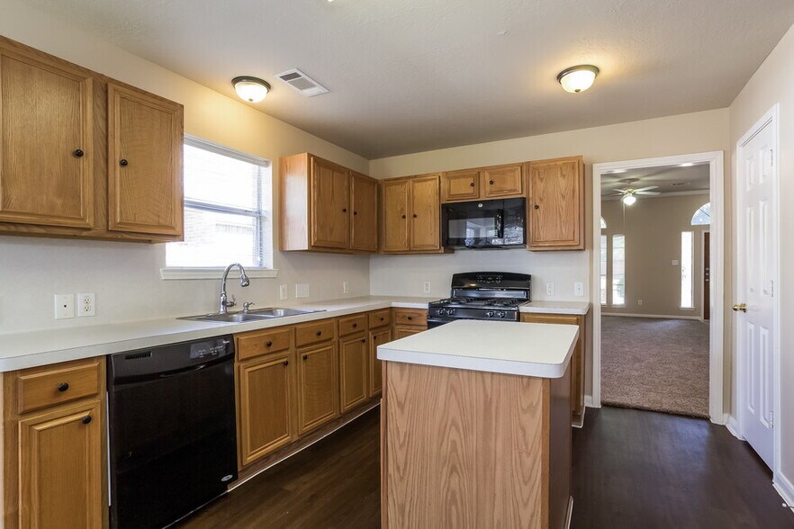 Building Photo - 21054 Carmel Valley Dr