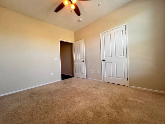 Building Photo - Sorrento Valley Second Story Corner Unit 3...