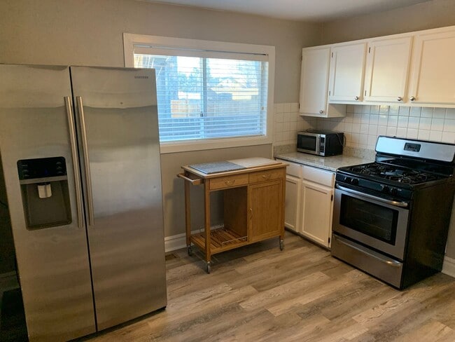Primary Photo - Spacious 4-Bedroom Home in Berkeley – Grea...